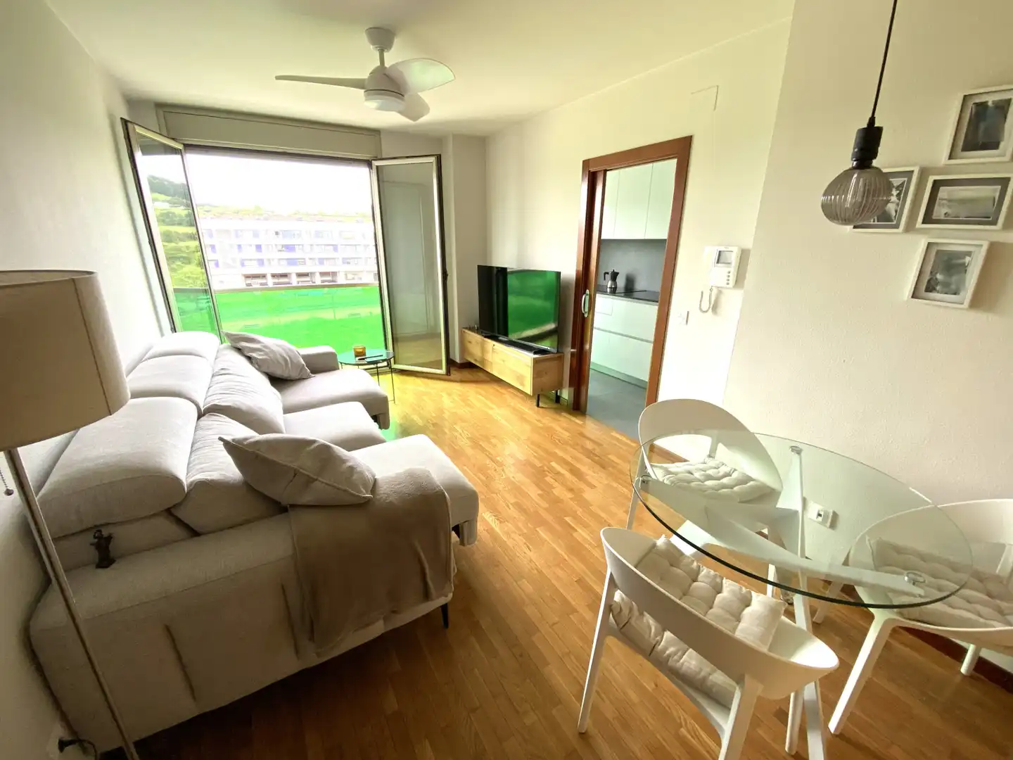 Sala de estar de Piso en venta en Gijón  con Calefacción, Parquet y Trastero