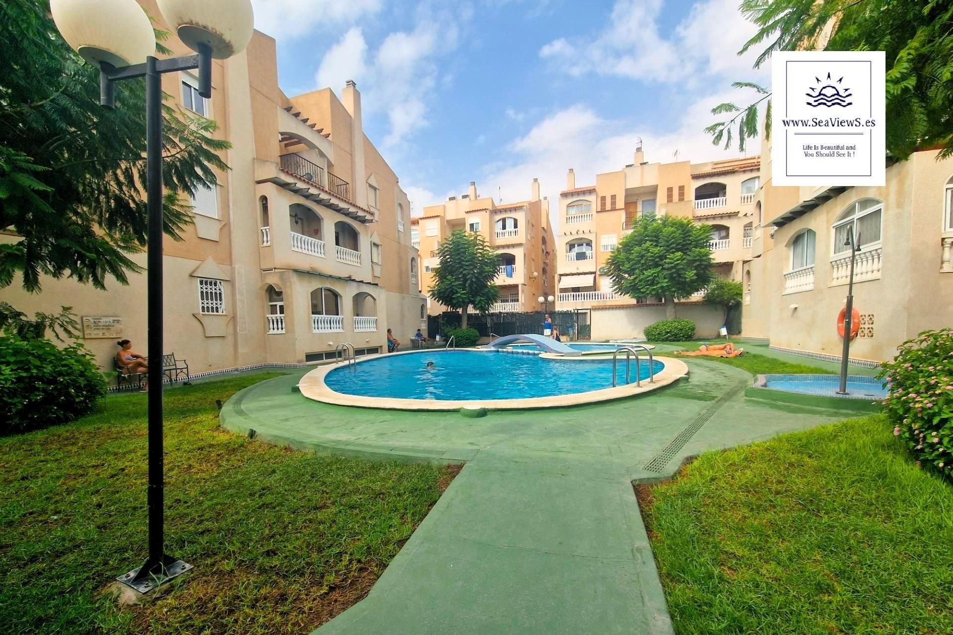 Exterior view of Single-family semi-detached for sale in Torrevieja  with Air Conditioner, Heating and Private garden