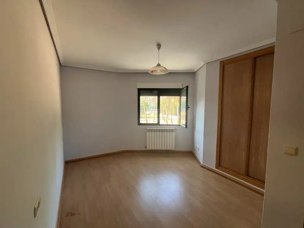 Dormitori de Casa o xalet de lloguer en Albacete amb Calefacció, Parquet i Terrassa