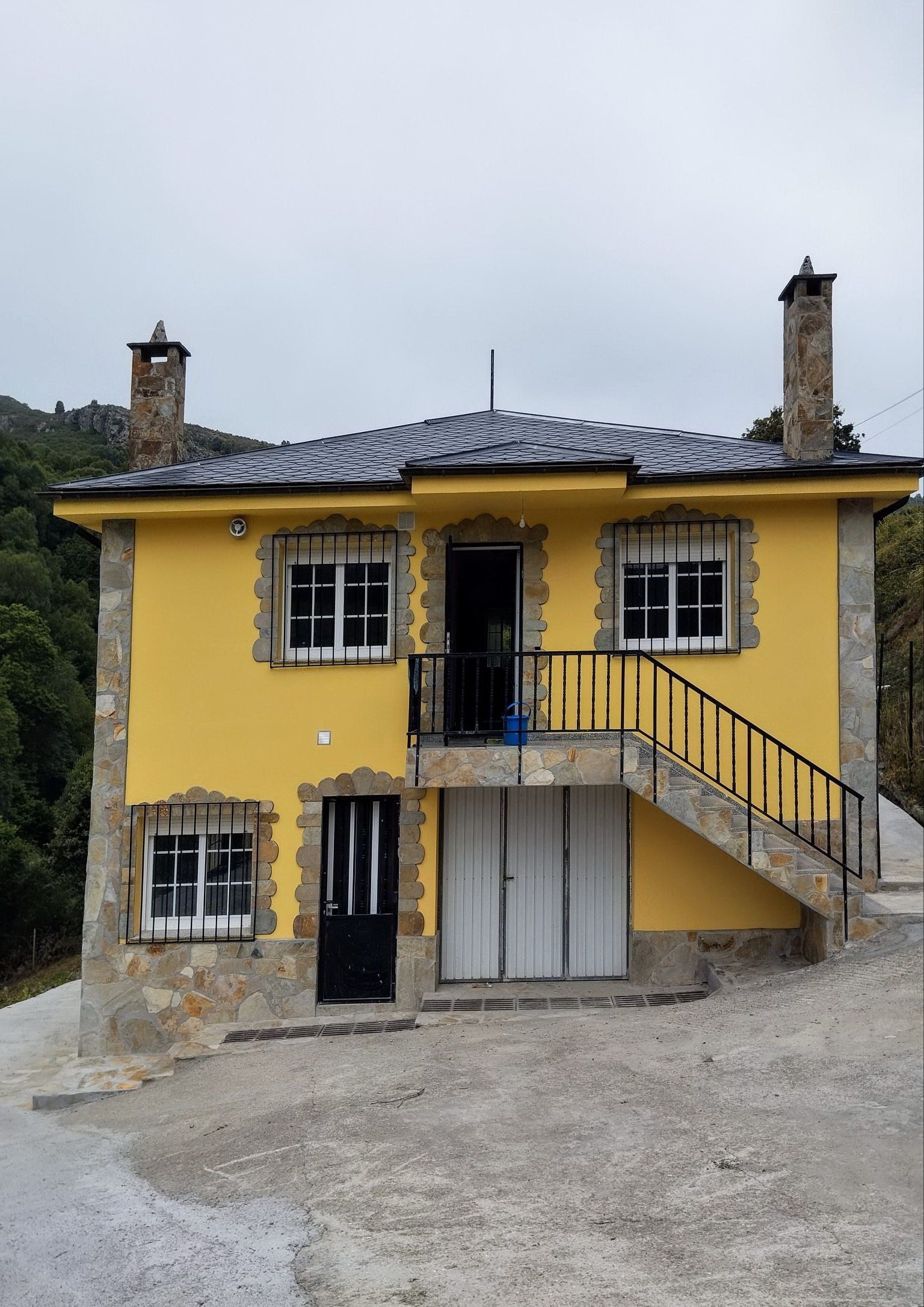 Vista exterior de Casa o xalet en venda en Villanueva de Oscos amb Calefacció