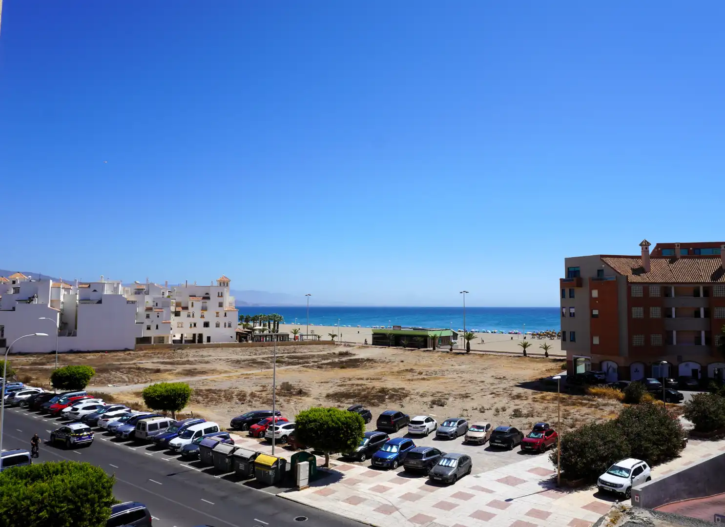 Vista exterior de Àtic en venda en Roquetas de Mar amb Terrassa, Moblat i Piscina comunitària