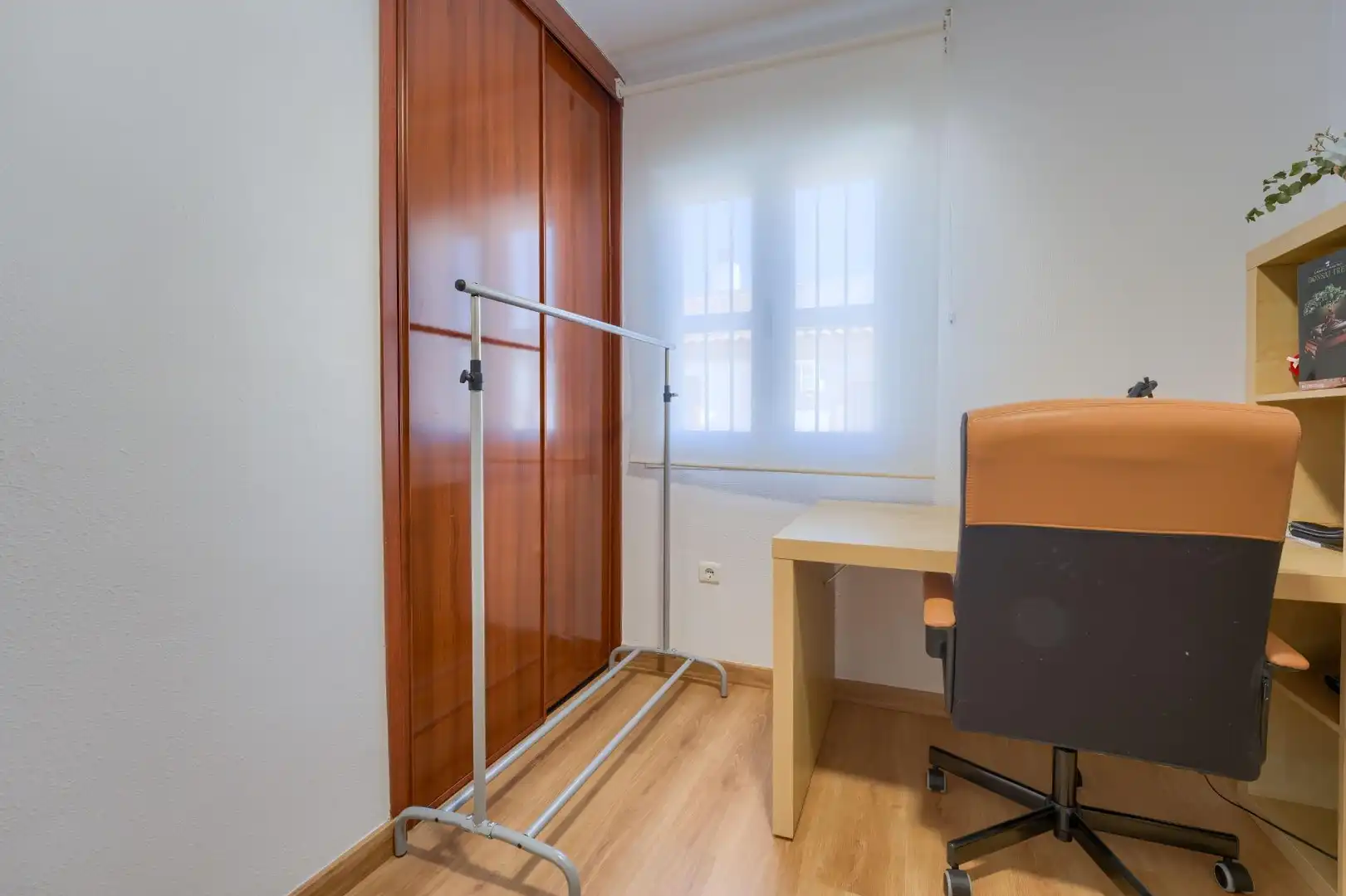 Dormitori de Casa adosada en venda en Espartinas amb Aire condicionat, Calefacció i Jardí privat