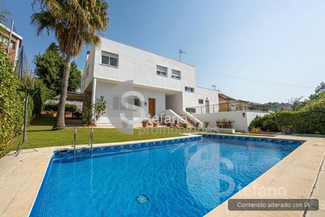 Casa-chalet en Venta en La Malagueta - Monte Sancha