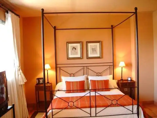 Schlafzimmer von Einfamilien-Reihenhaus zum Verkauf in Navata mit Heizung, Privatgarten und Terrasse