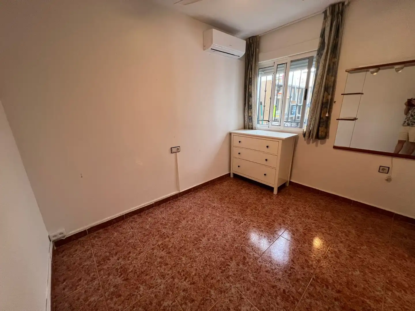 Habitación de Planta baja en venta en Orihuela con Aire acondicionado, Terraza y Piscina