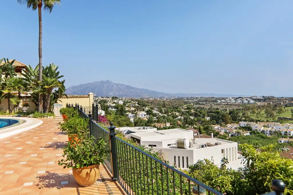 Chalet con piscina en venta en Benahavís pueblo, imagen 9