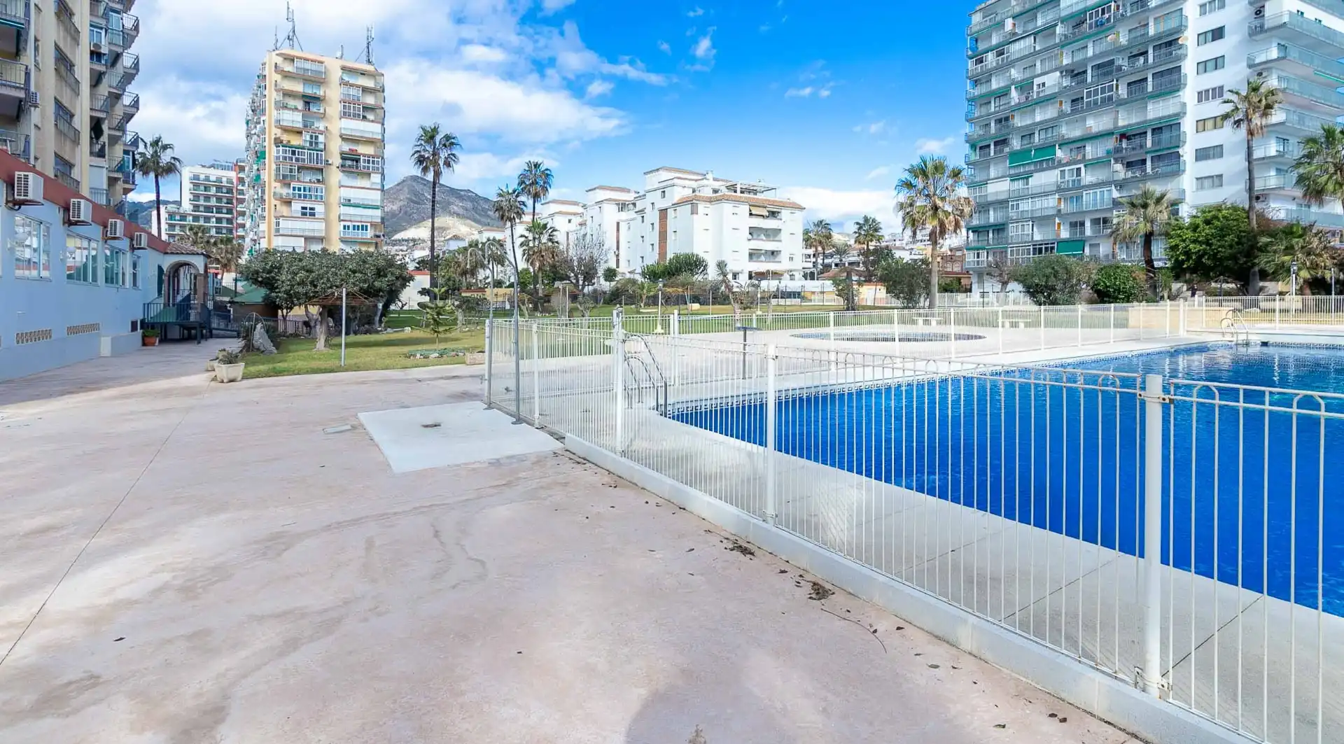 Piscina de Estudi en venda en Benalmádena amb Aire condicionat, Terrassa i Moblat