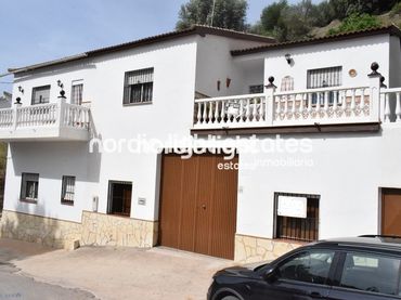 Casa amb piscina en venda a Canillas de Aceituno