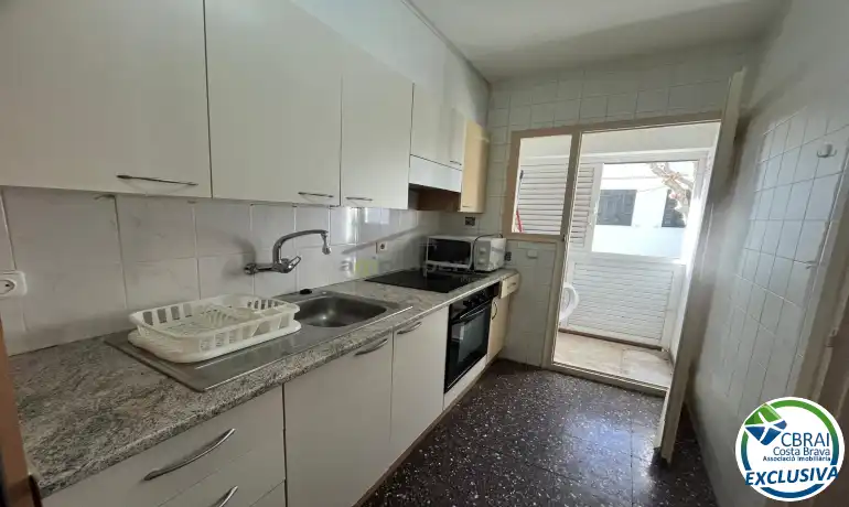 Cuina de Pis en venda en Cadaqués amb Moblat, Forn i Microones
