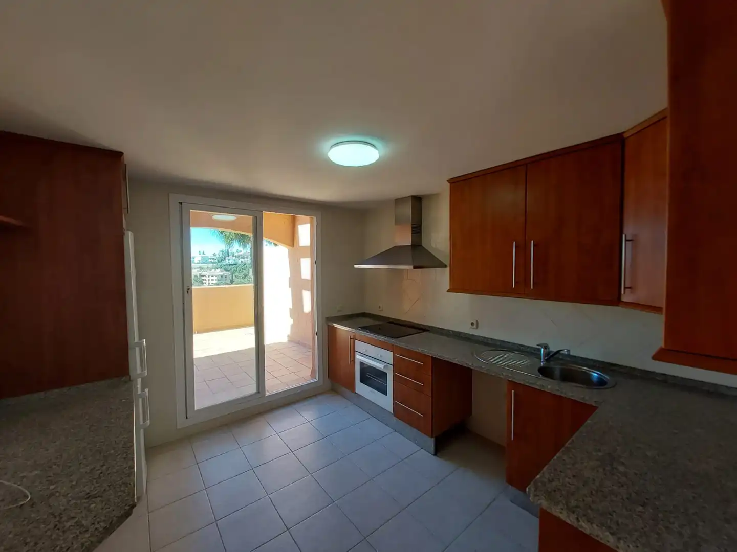 Cocina de Dúplex en venta en Marbella con Aire acondicionado y Terraza