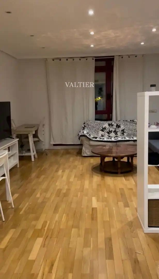 Sala de estar de Piso de alquiler en  Madrid Capital con Aire acondicionado, Piscina y Amueblado