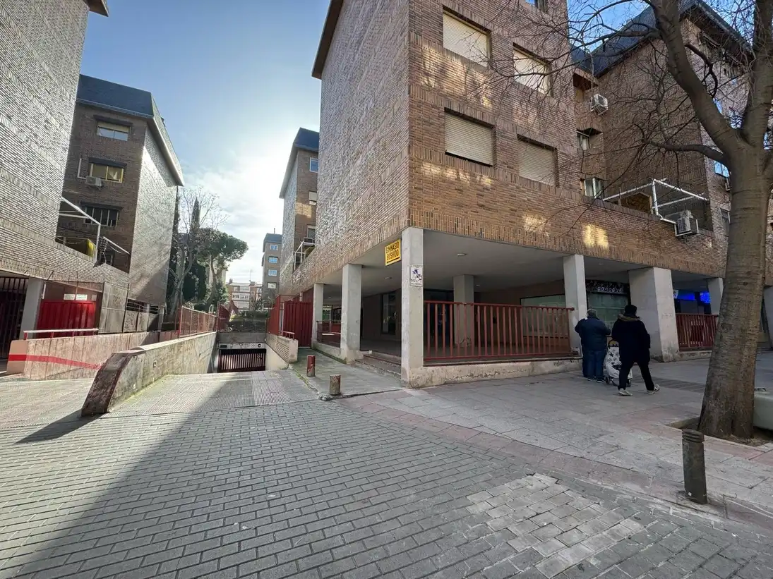 Einzelparkplatz mit Aufzug zum Verkauf in Calle de Boltaña, imagen 8