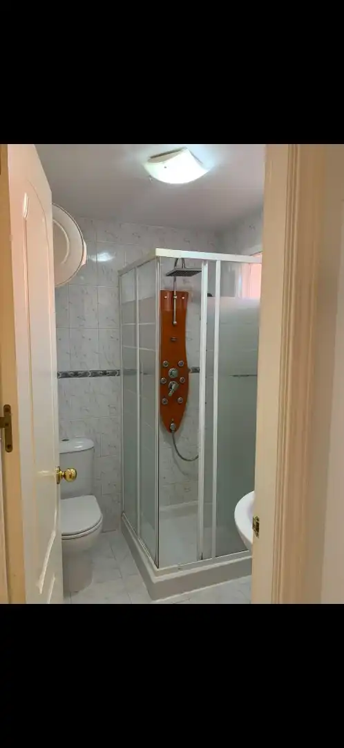 Badezimmer von Wohnung zum Verkauf in Algeciras