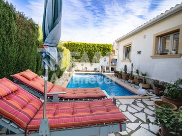 Chalet con piscina en venta en CL ORENGA
