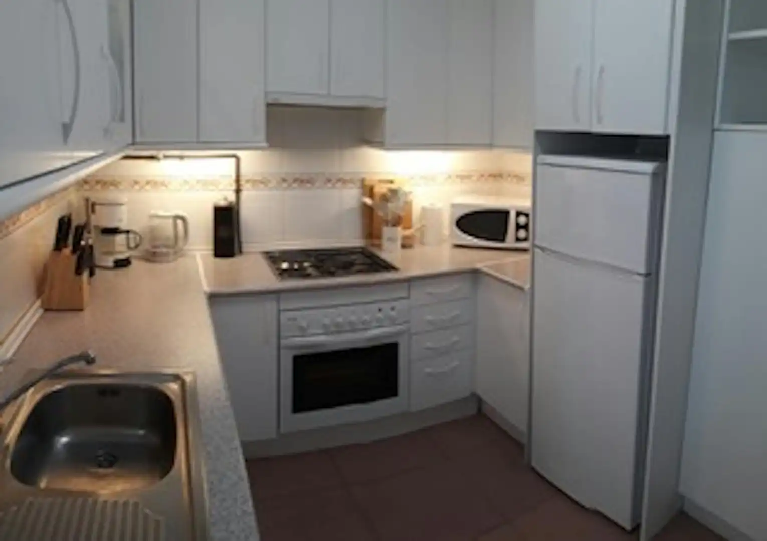 Kitchen of Flat for share in Madrid  with Washing machine