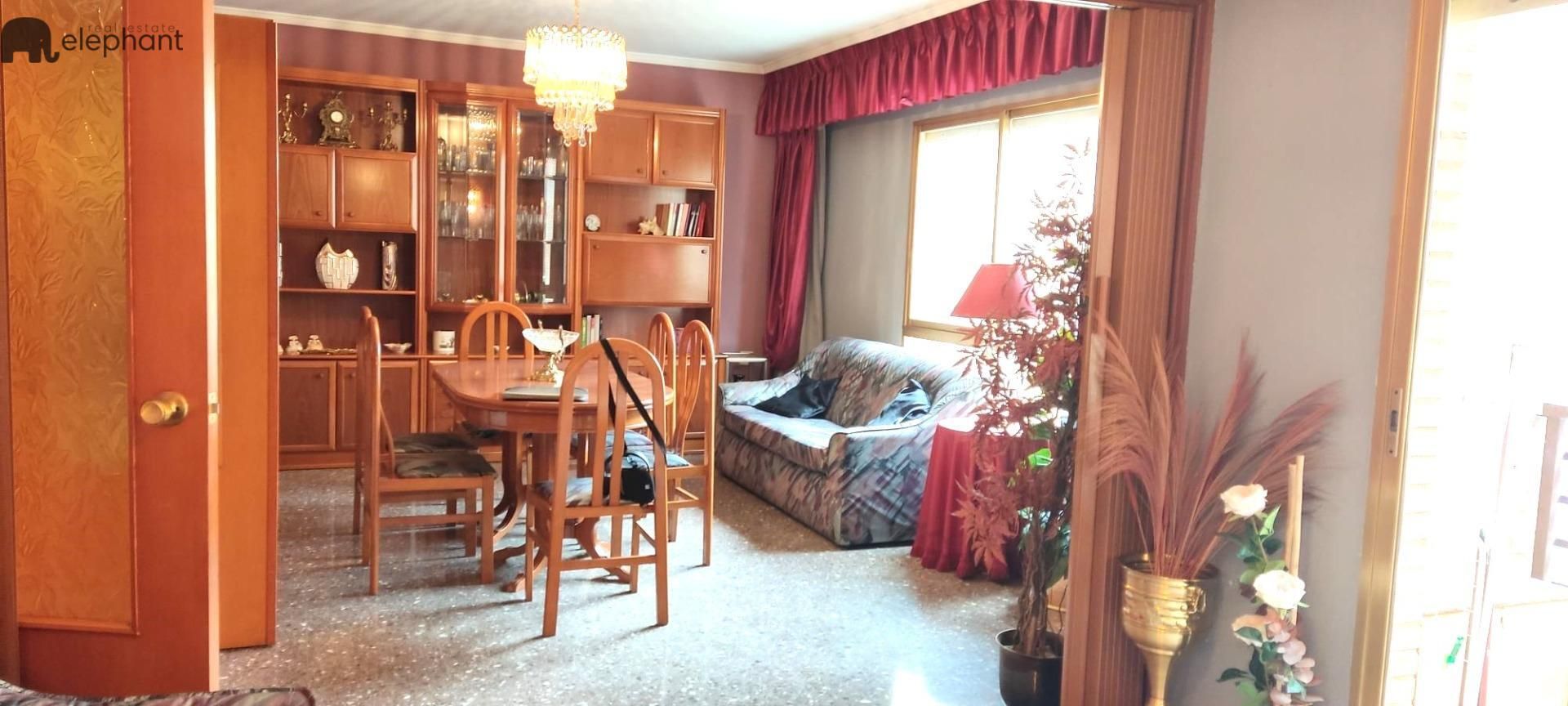 Sala d'estar de Pis en venda en Requena amb Calefacció, Terrassa i Traster