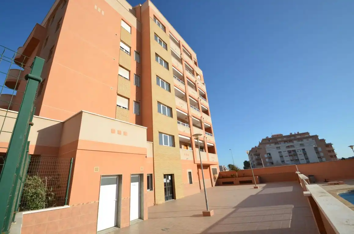 Vista exterior de Piso de alquiler en Roquetas de Mar con Terraza, Amueblado y Piscina comunitaria