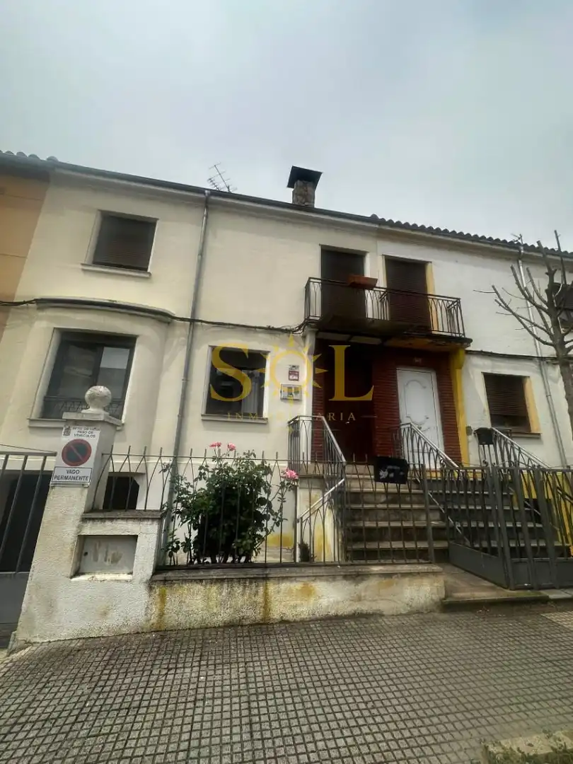 Vista exterior de Casa o xalet en venda en León Capital  amb Calefacció, Jardí privat i Terrassa