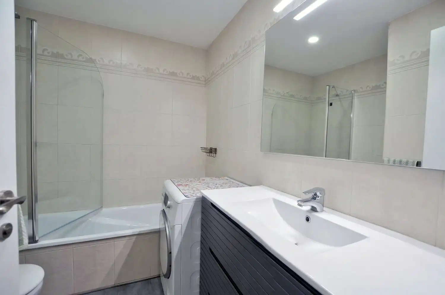 Baño de Piso en venta en Oviedo  con Aire acondicionado, Calefacción y Jardín privado