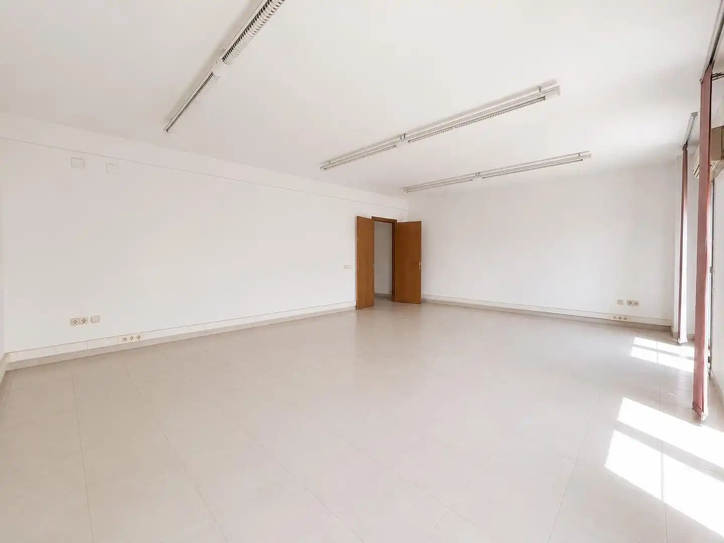 Oficina de lloguer a Carrer d'Alfons IV 18, imagen 3