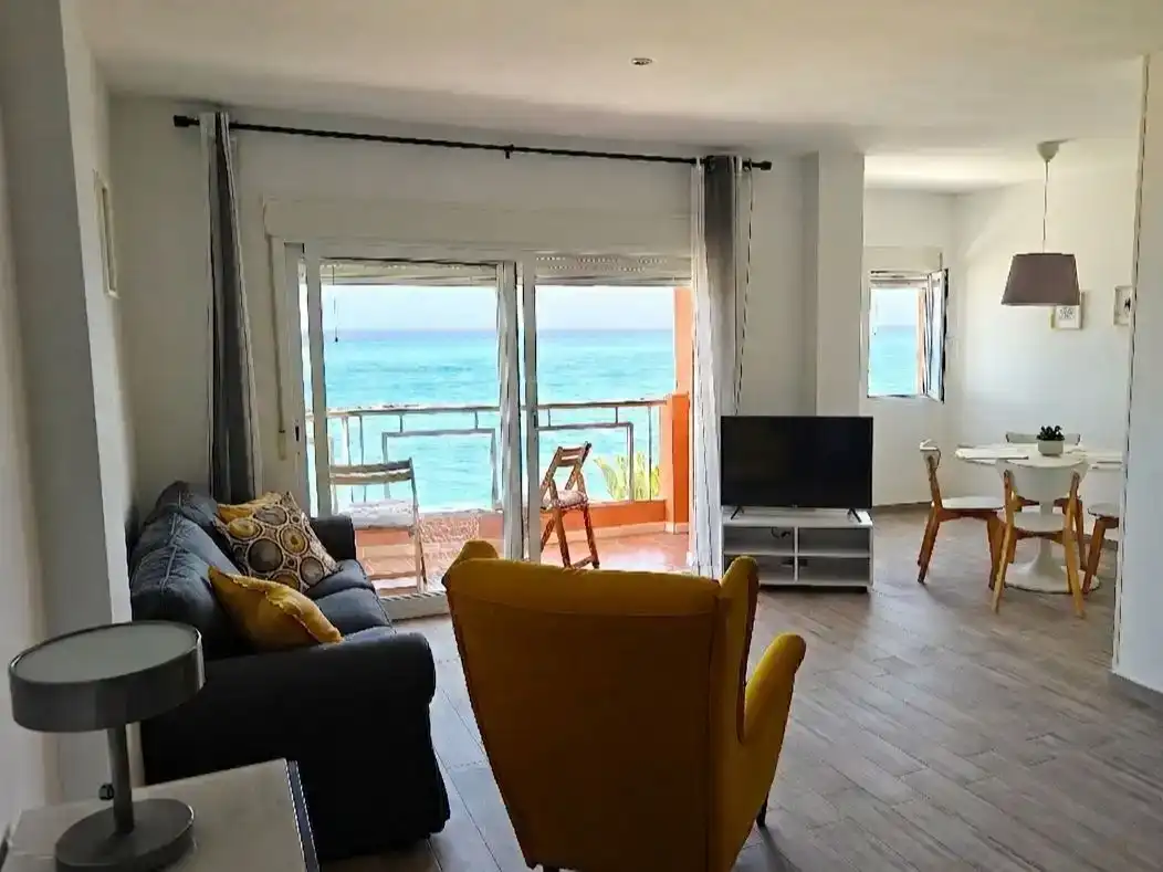 Sala de estar de Piso de alquiler en Garrucha con Aire acondicionado, Amueblado y Balcón