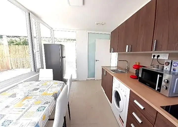 Cuina de Casa o xalet en venda en Poio amb Calefacció, Terrassa i Moblat