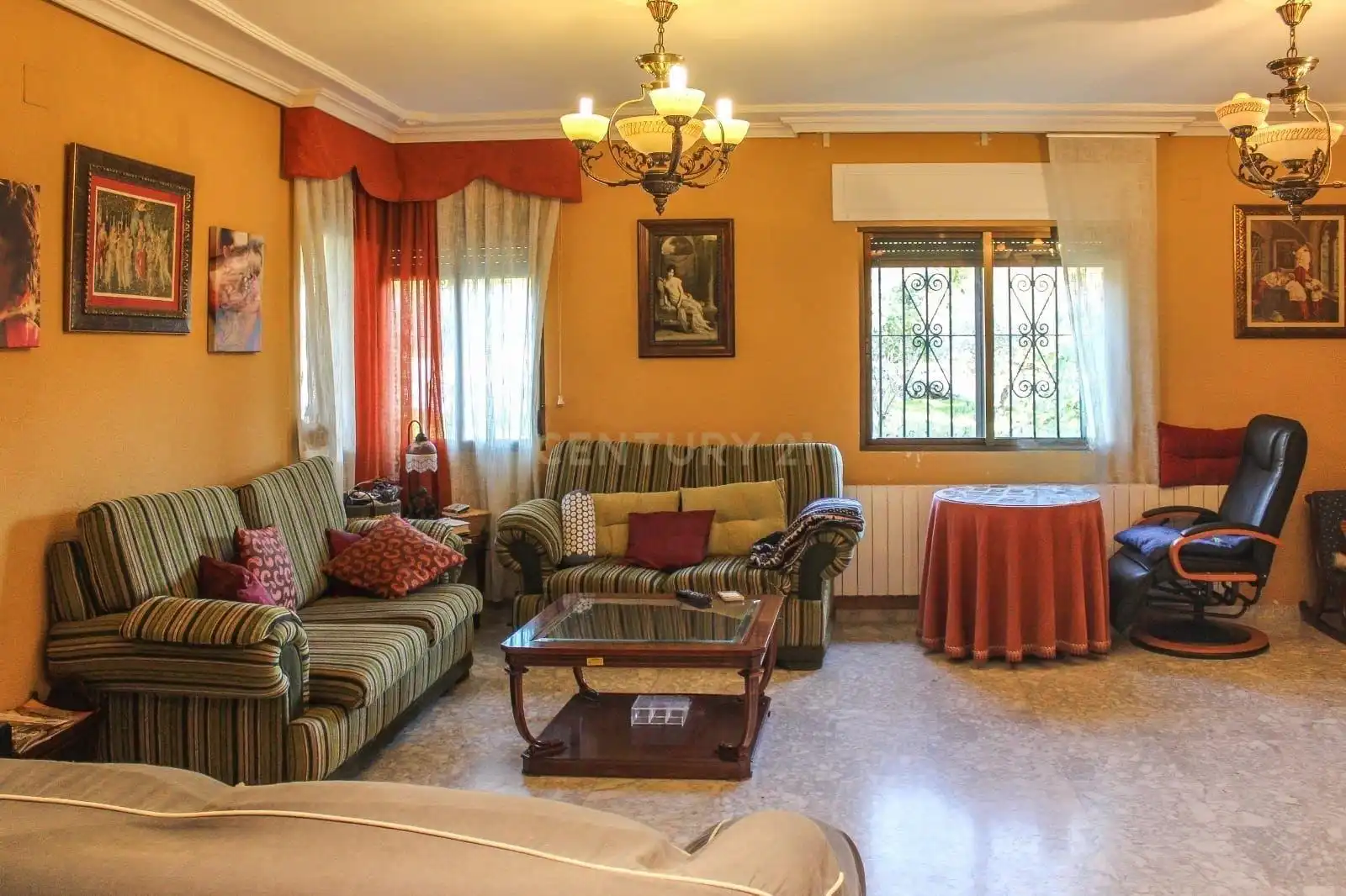 Sala d'estar de Casa o xalet en venda en Cáceres amb Aire condicionat, Jardí privat i Traster