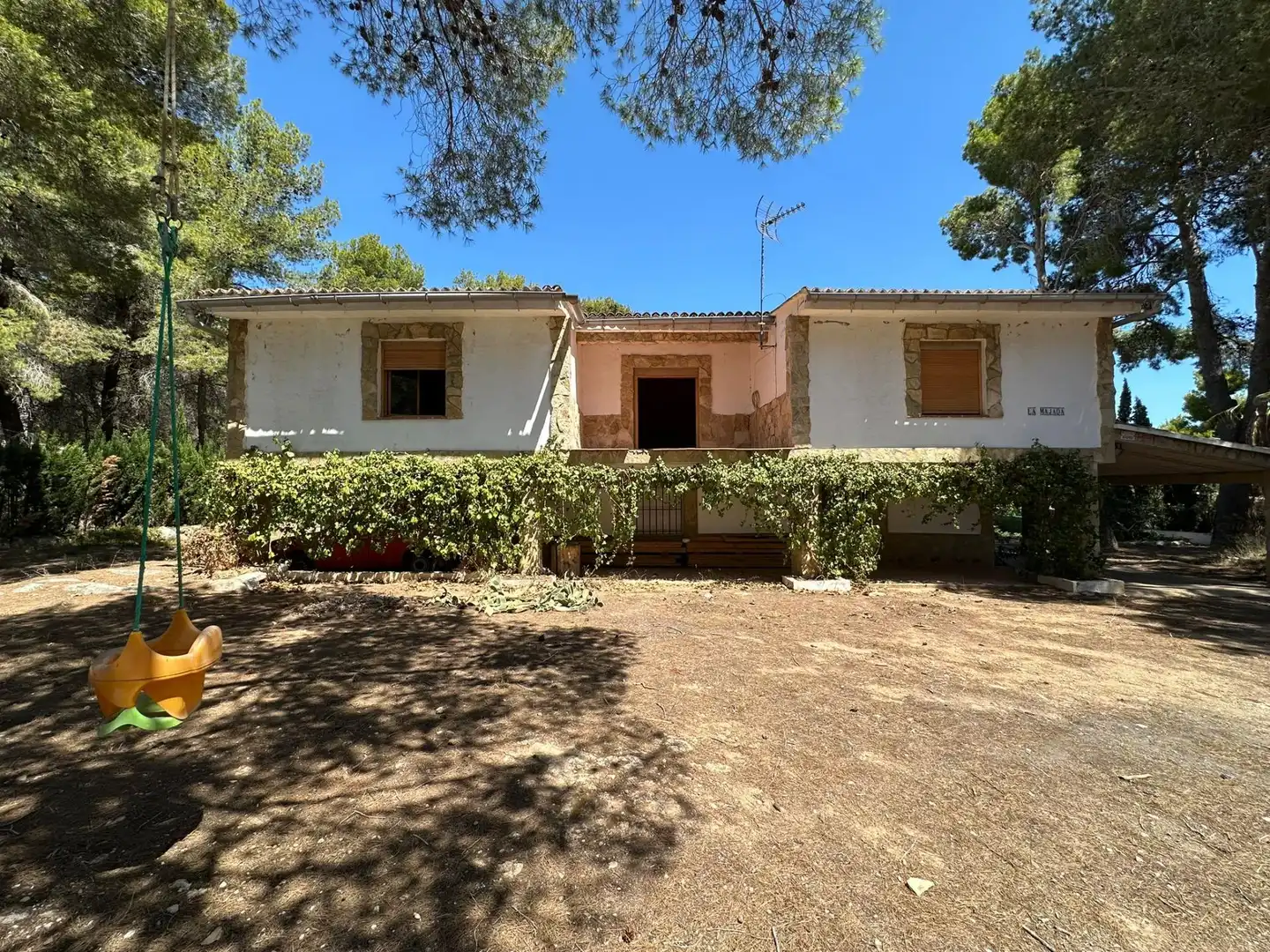 Vista exterior de Casa o xalet en venda en Carlet amb Calefacció, Jardí privat i Terrassa