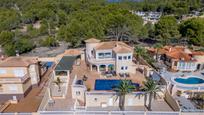 Vista exterior de Casa o xalet en venda en L'Alfàs del Pi amb Aire condicionat i Piscina