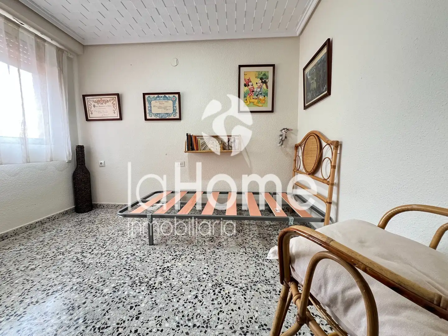 Sala d'estar de Casa o xalet en venda en Paterna amb Aire condicionat, Jardí privat i Terrassa