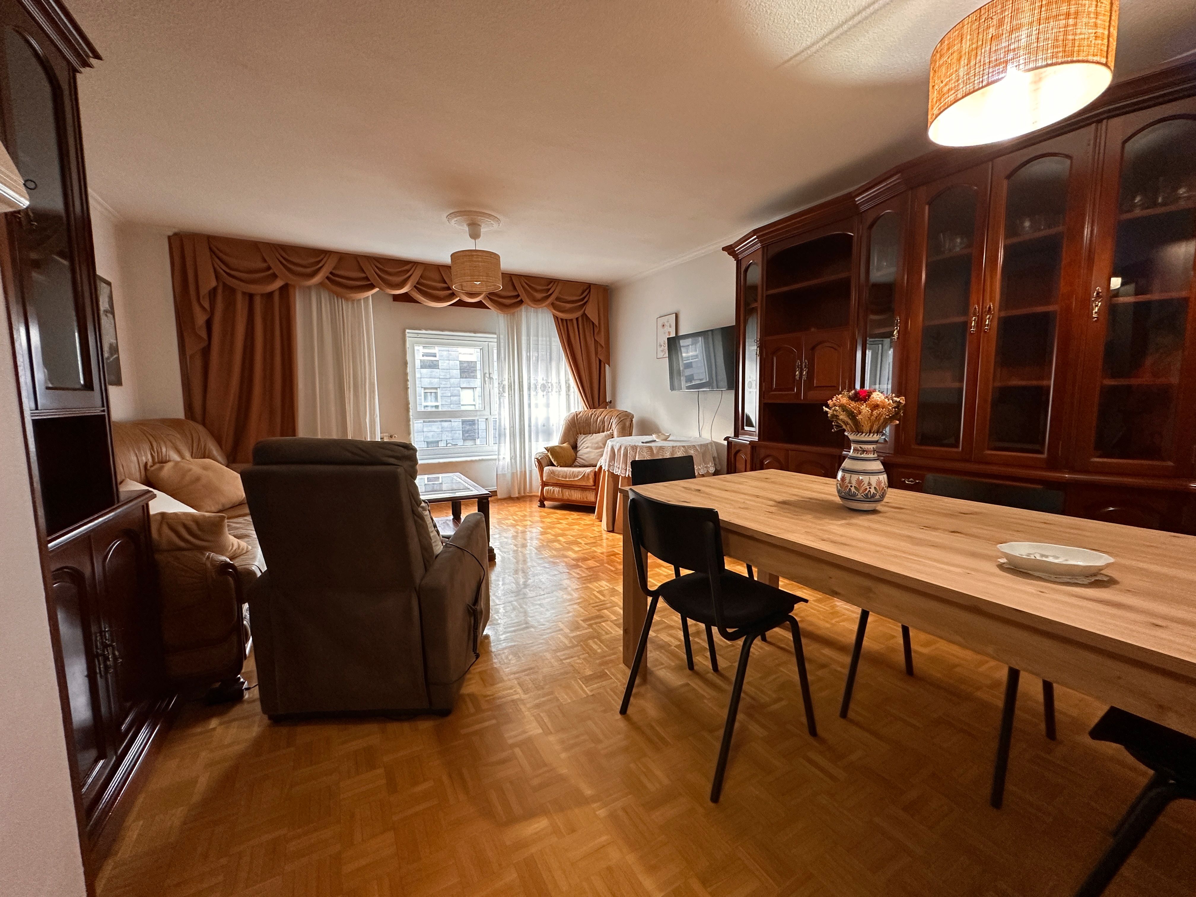 Living room of Flat to rent in Santiago de Compostela   with Heating