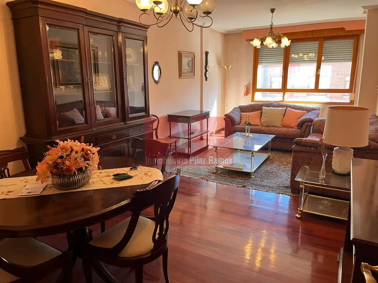 Sala de estar de Piso en venta en León Capital  con Calefacción, Terraza y Trastero
