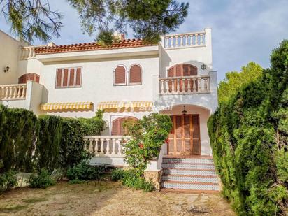 Vista exterior de Casa adosada en venda en Mont-roig del Camp amb Aire condicionat, Calefacció i Jardí privat