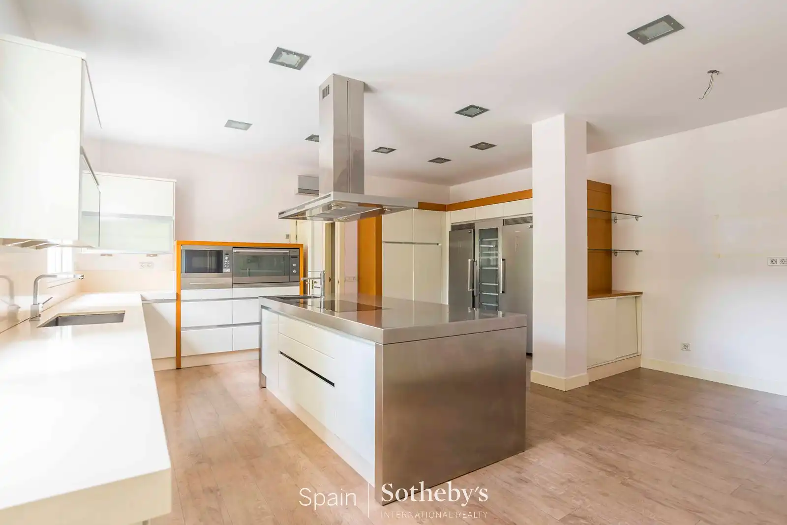 Cuina de Casa o xalet de lloguer en Madrid amb Aire condicionat, Calefacció i Terrassa