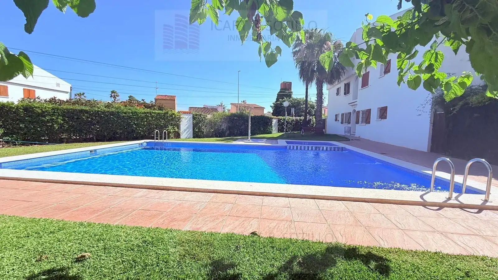 Piscina de Pis en venda en Vinaròs amb Jardí privat, Terrassa i Moblat