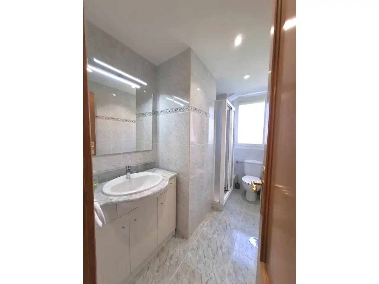 Bathroom of Flat for rent in Madrid  with Air Conditioner, Heating and Terrace