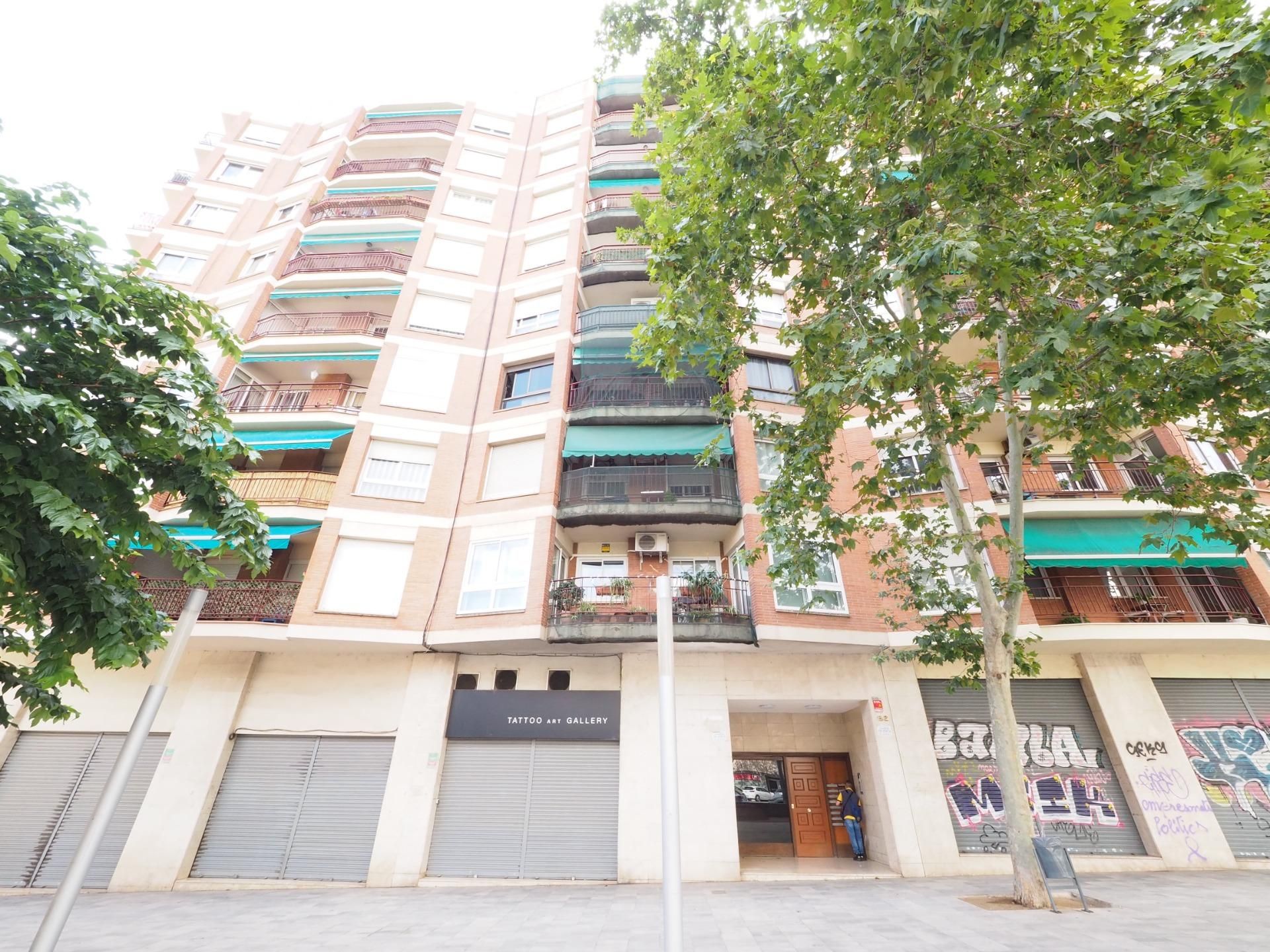 Vista exterior de Pis en venda en Sabadell amb Calefacció i Balcó
