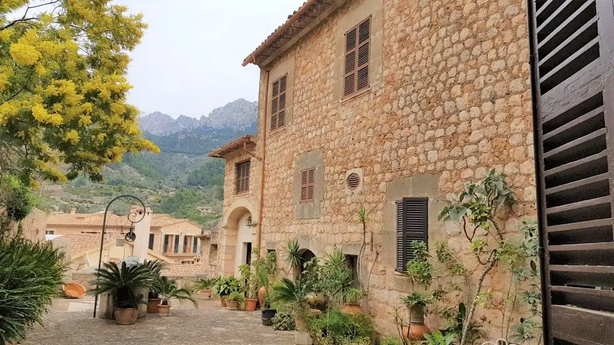 Houses for sale in Fornalutx
