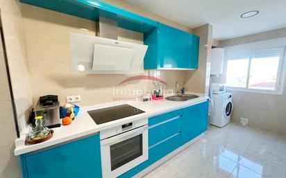 Kitchen of Flat for sale in  Sevilla Capital  with Air Conditioner and Terrace