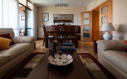 Living room of Flat for sale in Tres Cantos  with Air Conditioner, Heating and Parquet flooring