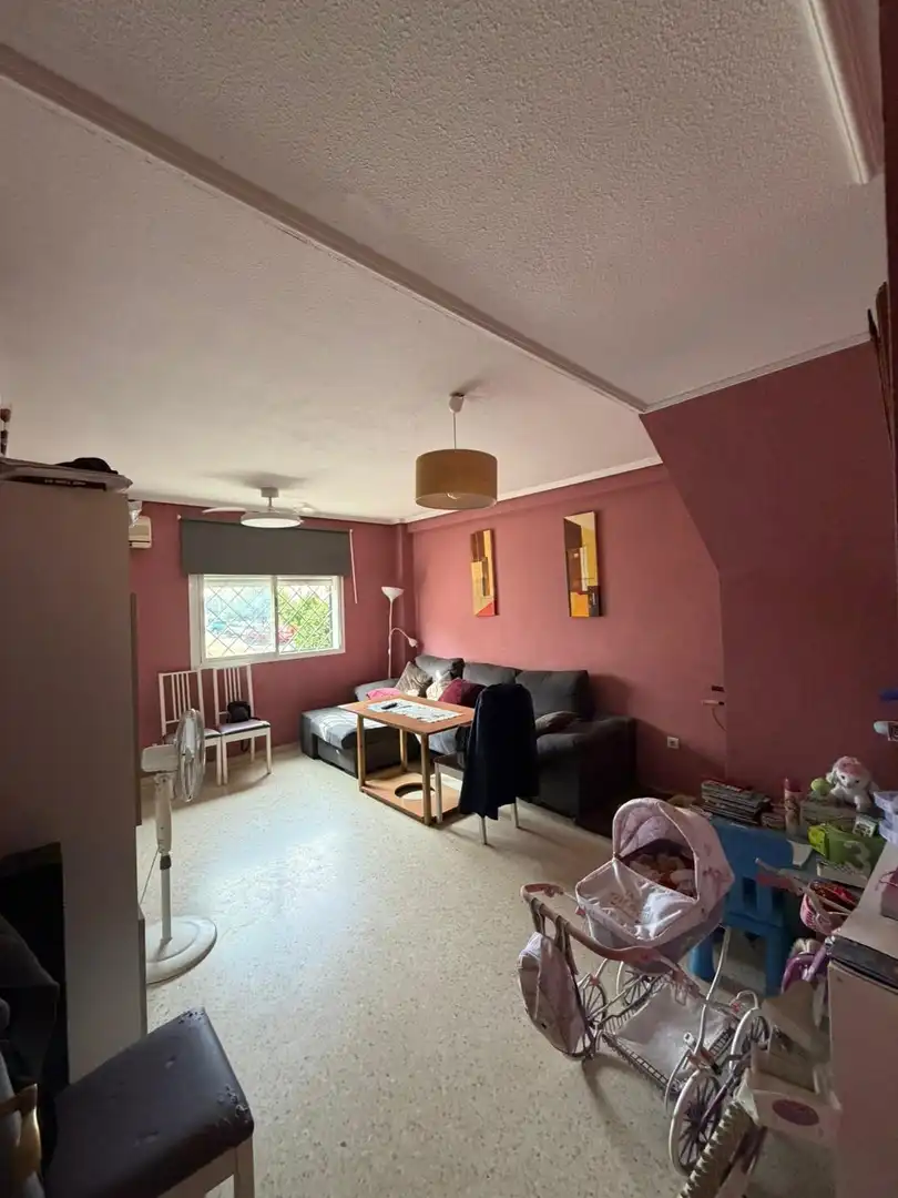 Sala d'estar de Casa adosada en venda en Alcalá de Guadaira