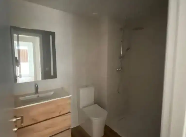Bathroom of Flat for rent in Alginet, Valencia