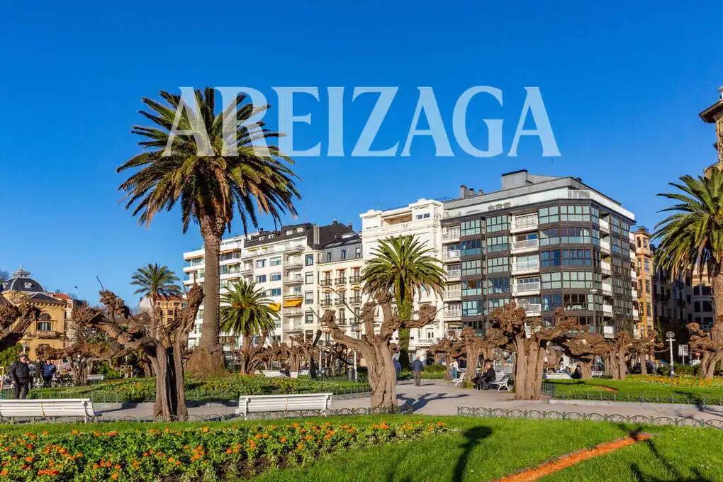 Vista exterior de Piso en venta en Donostia - San Sebastián  con Calefacción y Balcón
