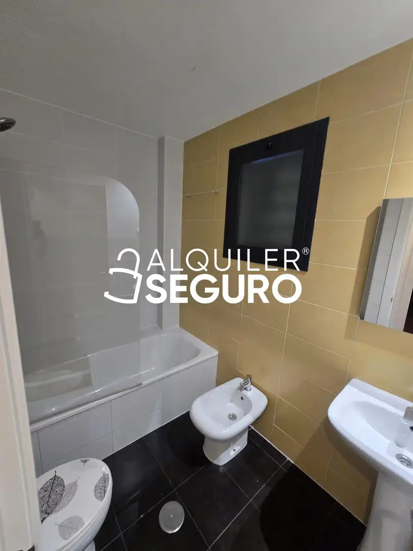 Bany de Pis de lloguer en Torrejón de Ardoz amb Calefacció, Terrassa i Traster