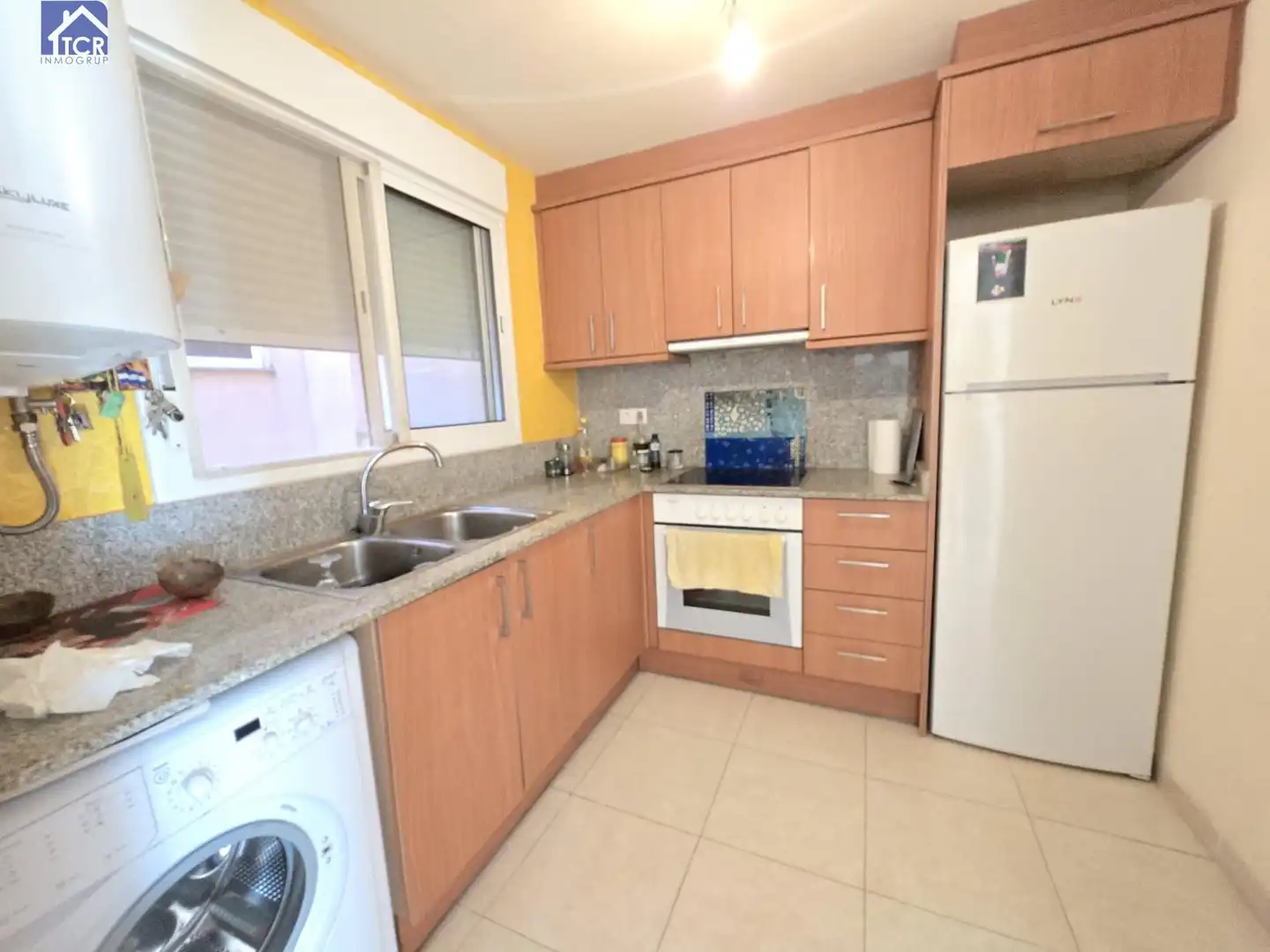 Küche von Wohnung zum Verkauf in Camarles mit Klimaanlage, Balkon und Gemeinschaftspool