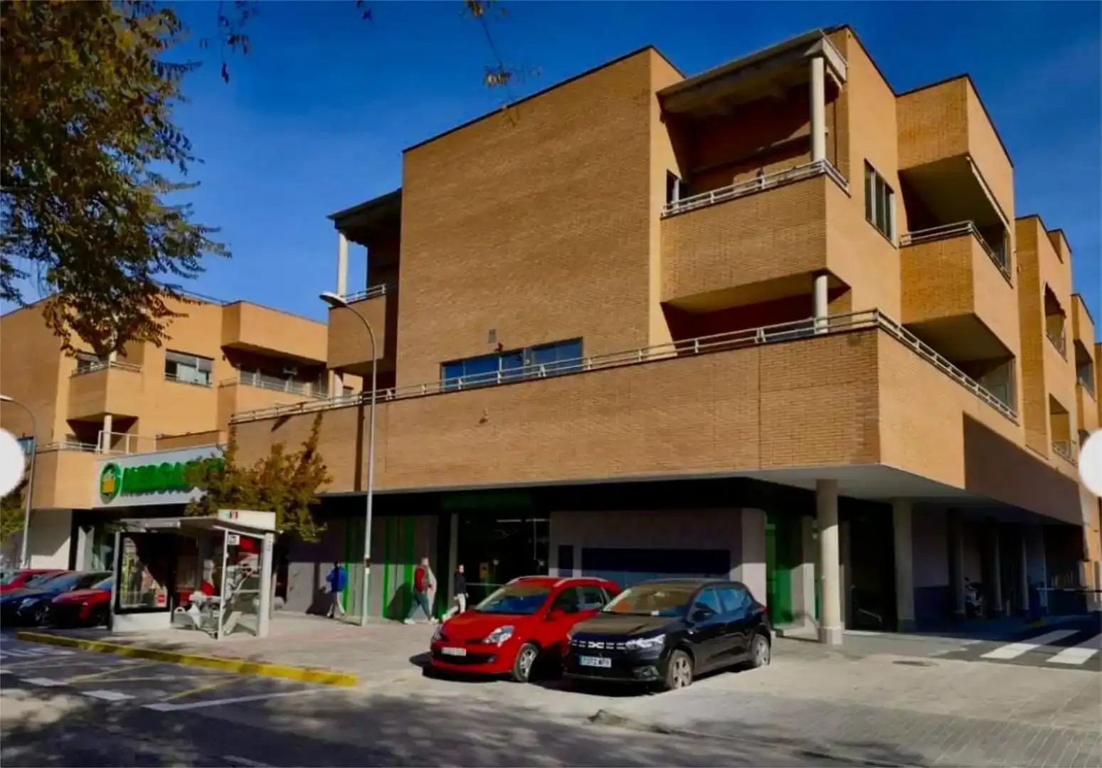 Außenansicht von Wohnung zum Verkauf in Pinto mit Klimaanlage und Balkon