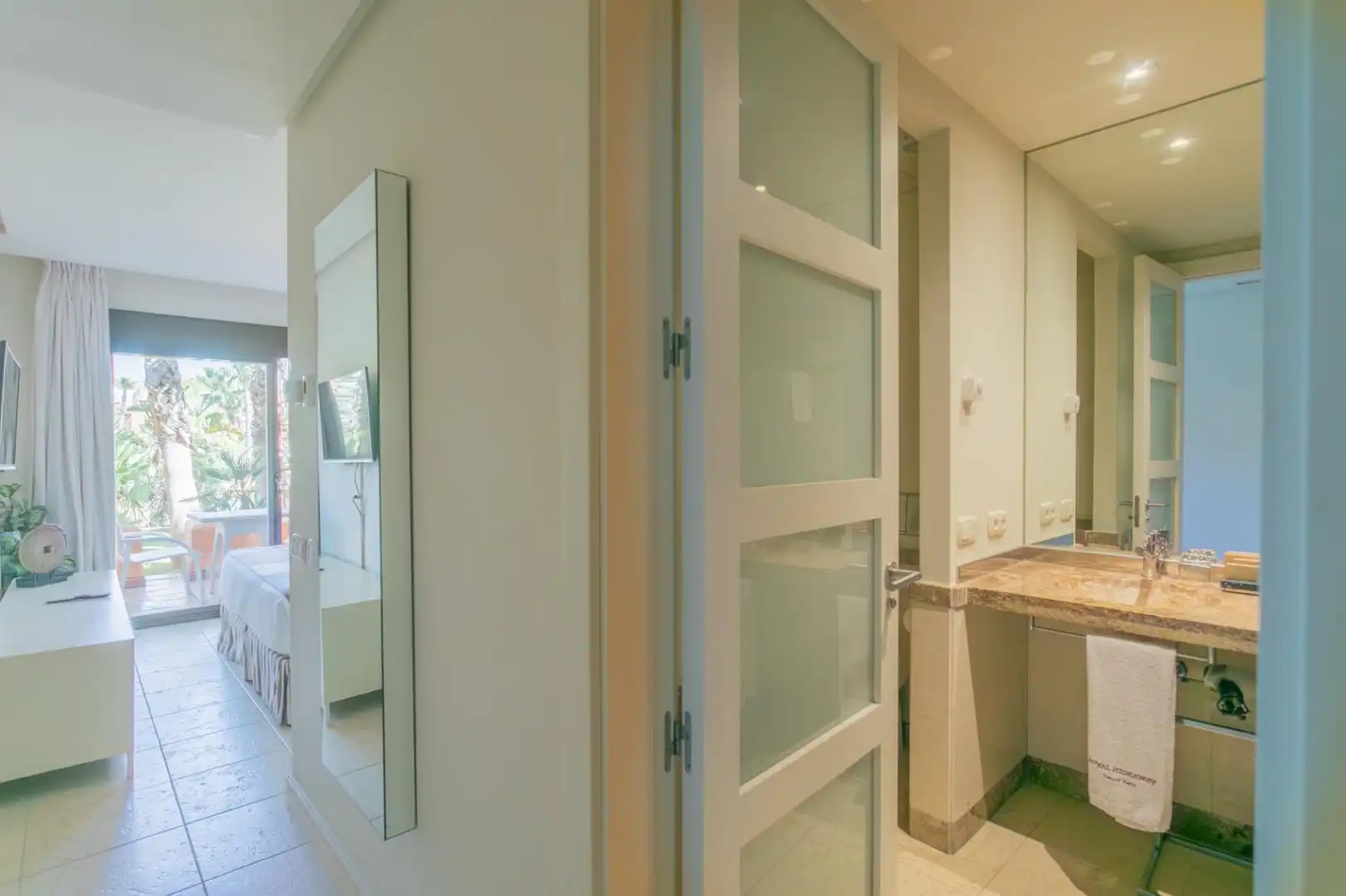 Bany de Apartament en venda en Chiclana de la Frontera amb Jardí privat i Piscina comunitària