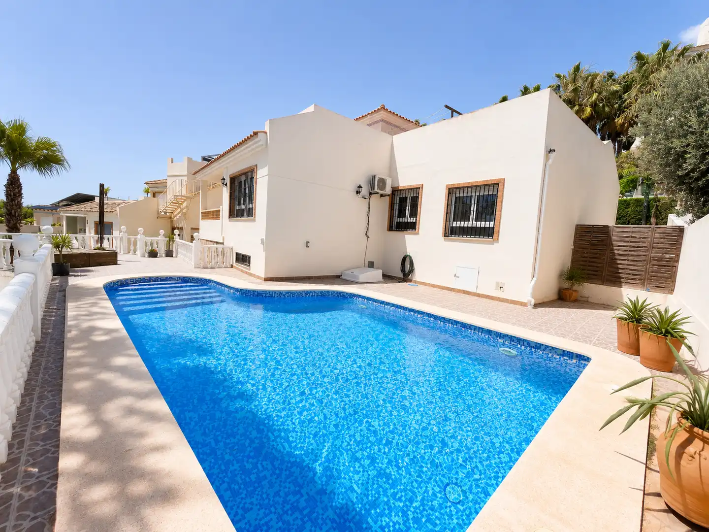 Piscina de Casa o xalet en venda en Orihuela amb Aire condicionat, Calefacció i Jardí privat
