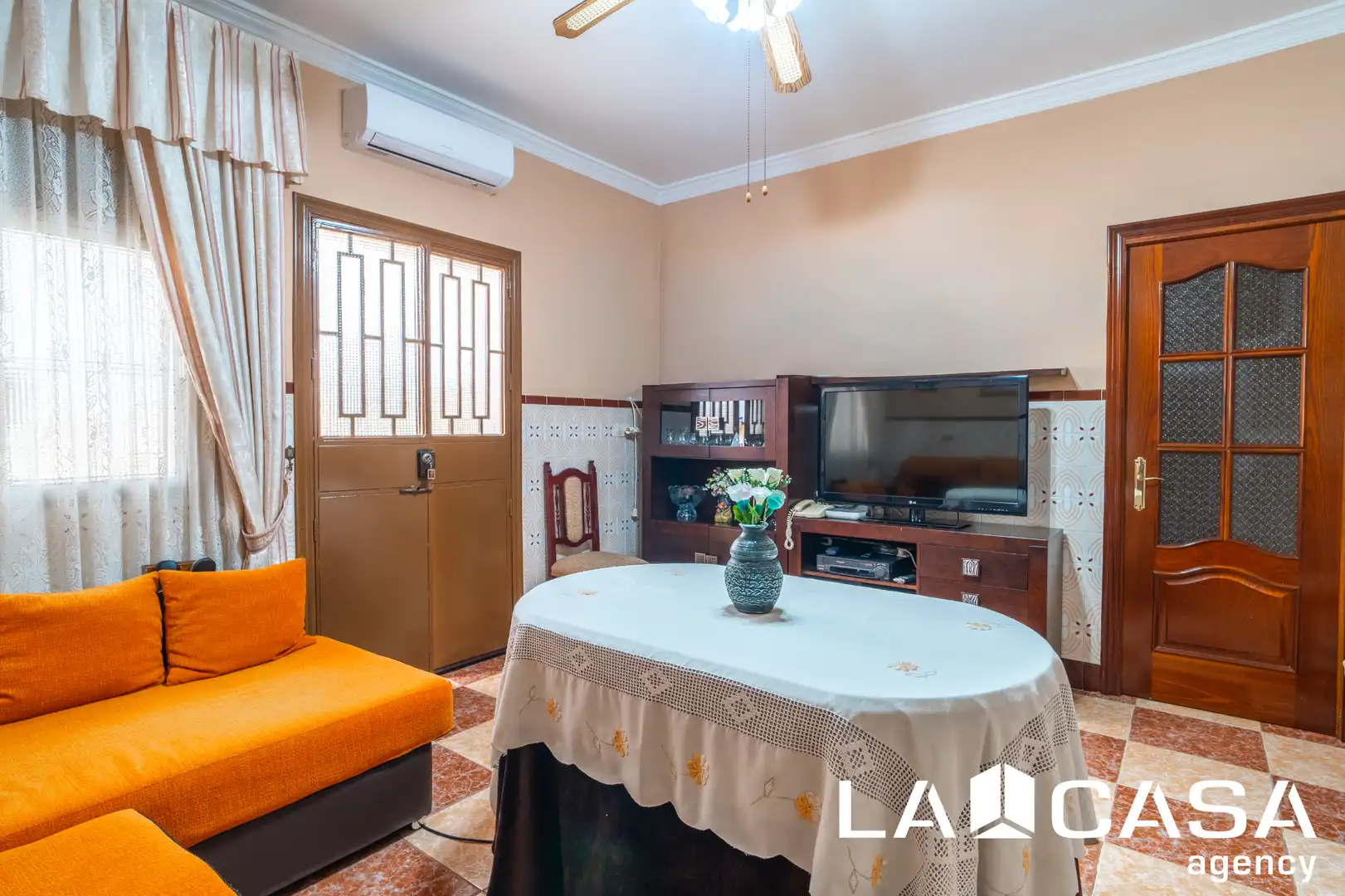 Living room of Houses for sale in Dos Hermanas  with Air Conditioner, Heating and Furnished