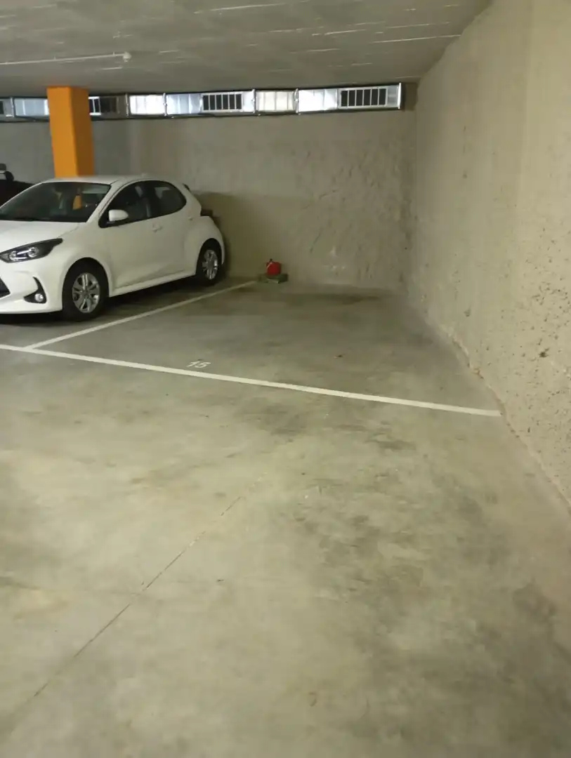 Garaje en venta en Carrer de la Indústria, El Camp de l'Arpa del Clot